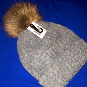 NWOT hat Given to a buyer as a gift 🎁